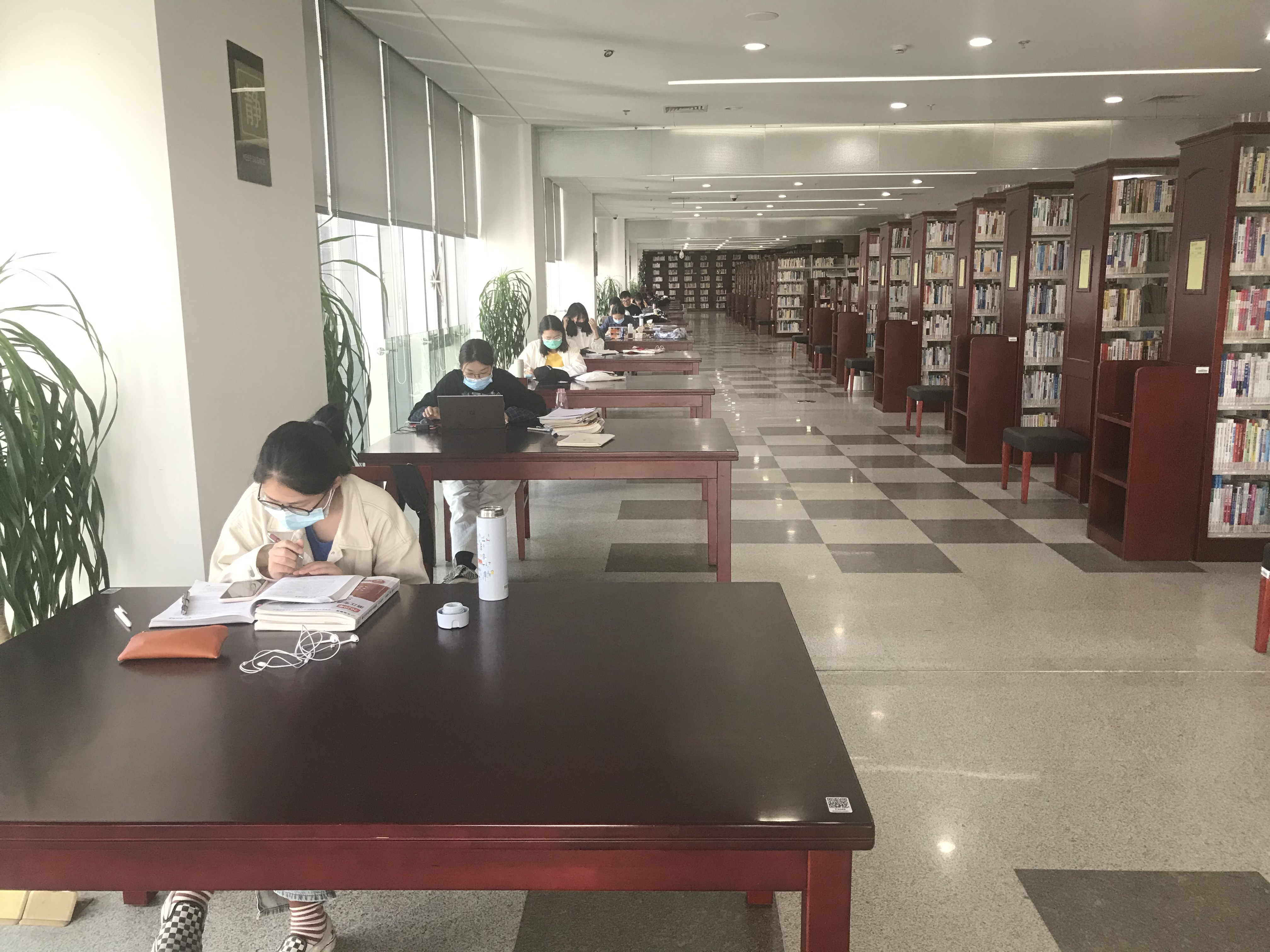宁波职业技术学院图书馆"书香战疫,巾帼力行"手机摄影